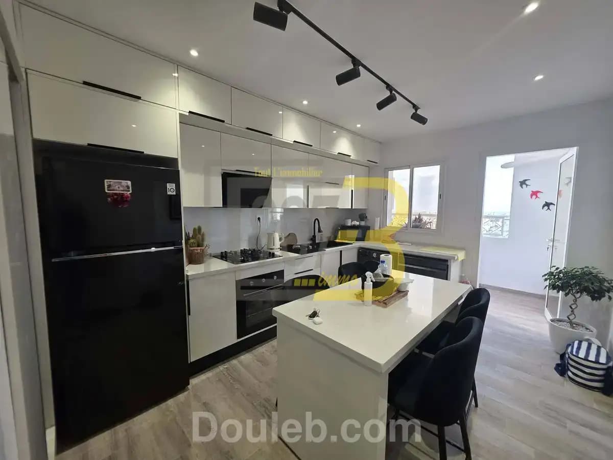 Un appartement s3 retapé à cité ennasr - Photo 1