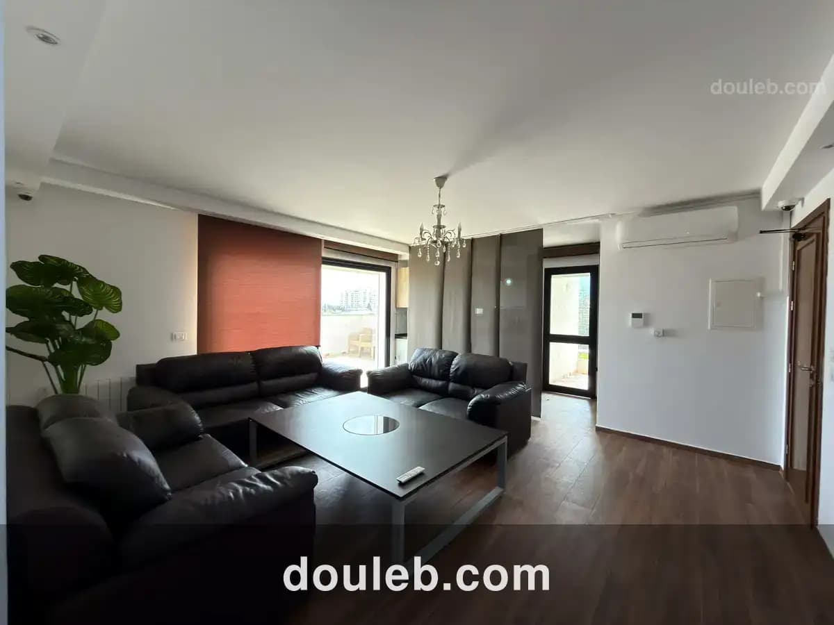 Bureau 3 pièces semi meublé à l'ariana à Tunis