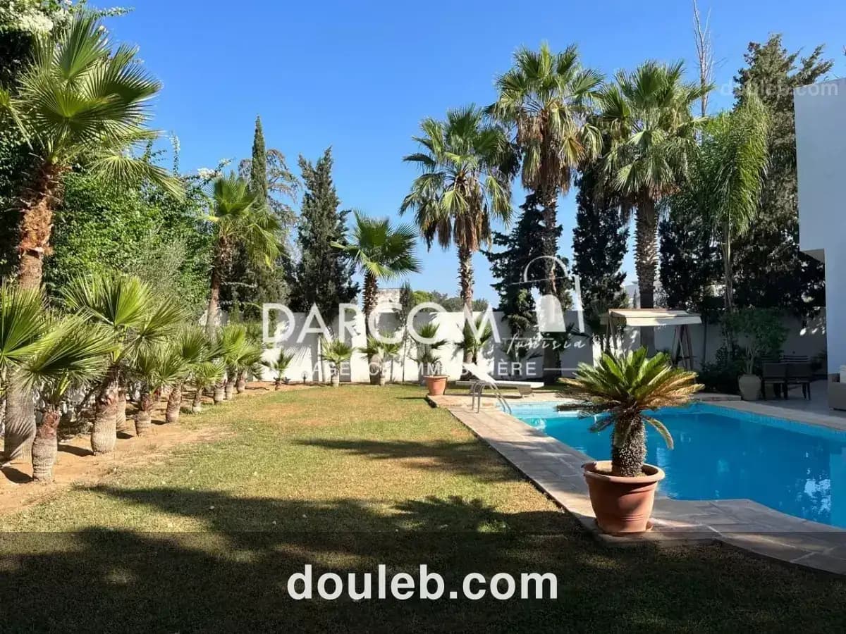 Villa de maitre la soukra à Tunis