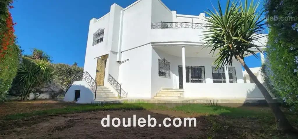 Villa s4 avec jardin à gammarth à Tunis