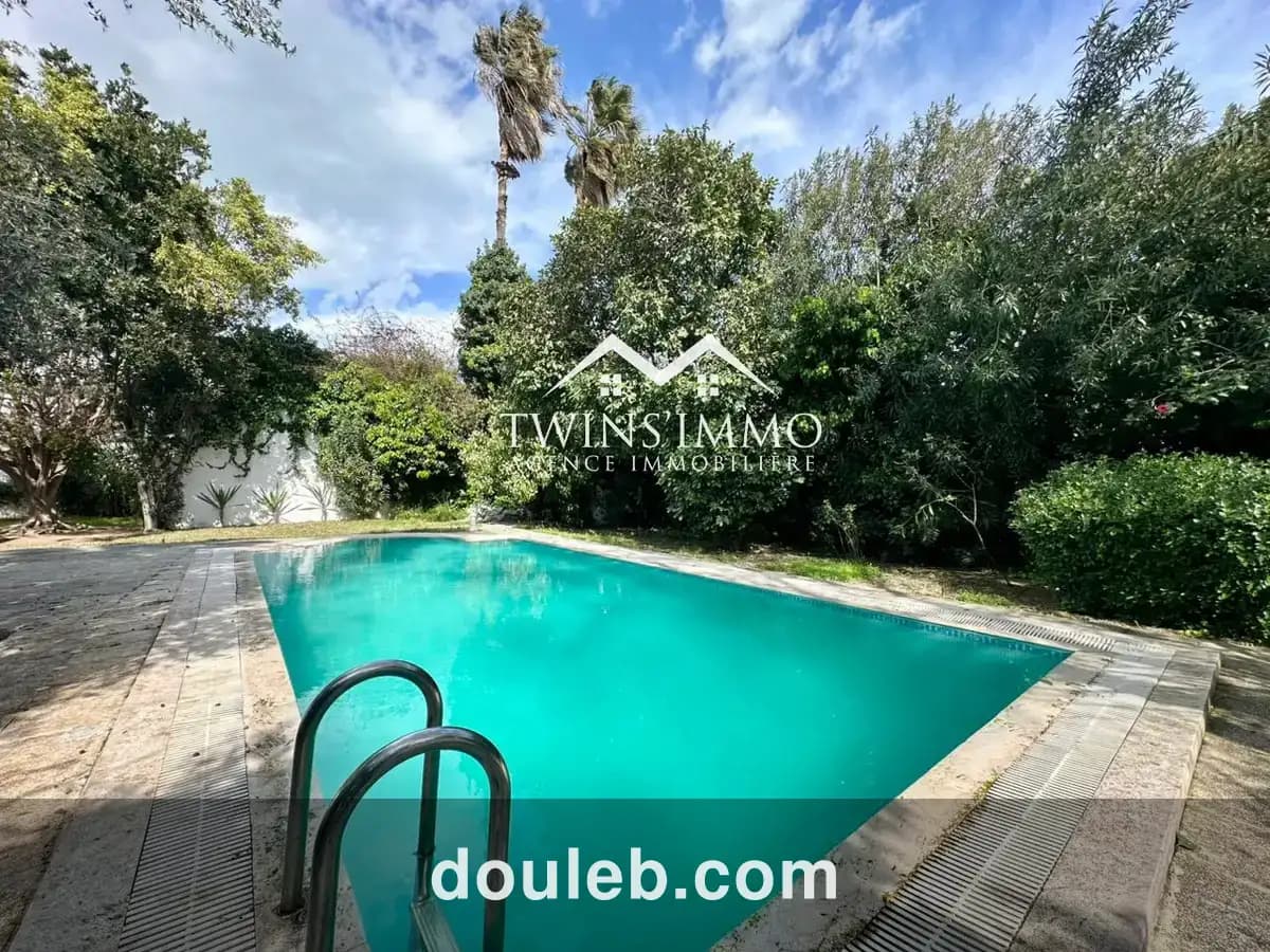 Villa à carthage dermech à Tunis