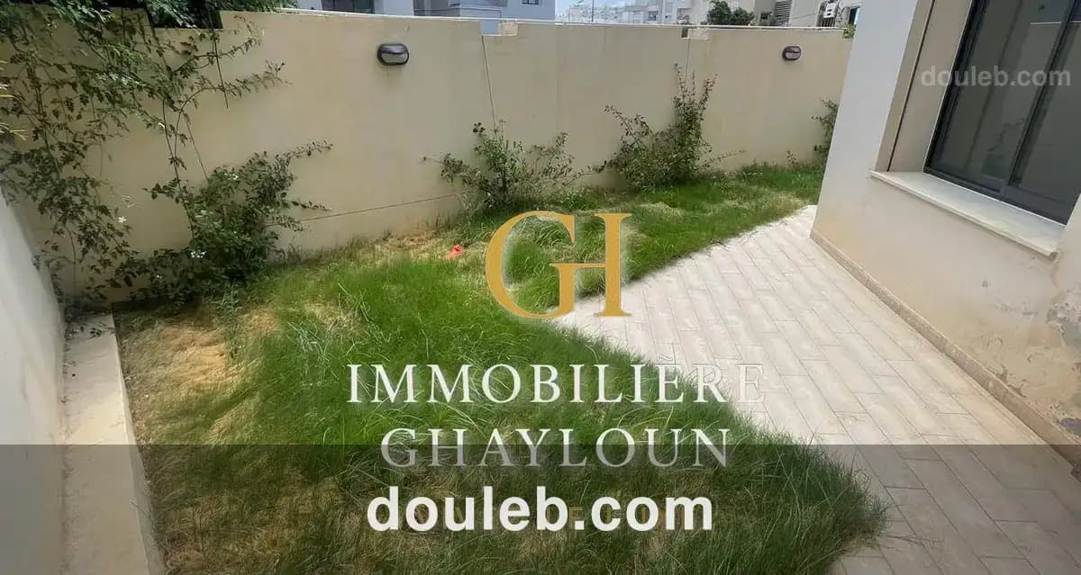S2 avec jardin presque neuf à Tunis