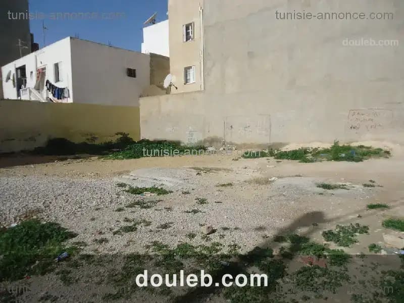 Terrain nu pret clinique essalem sousse à Tunis