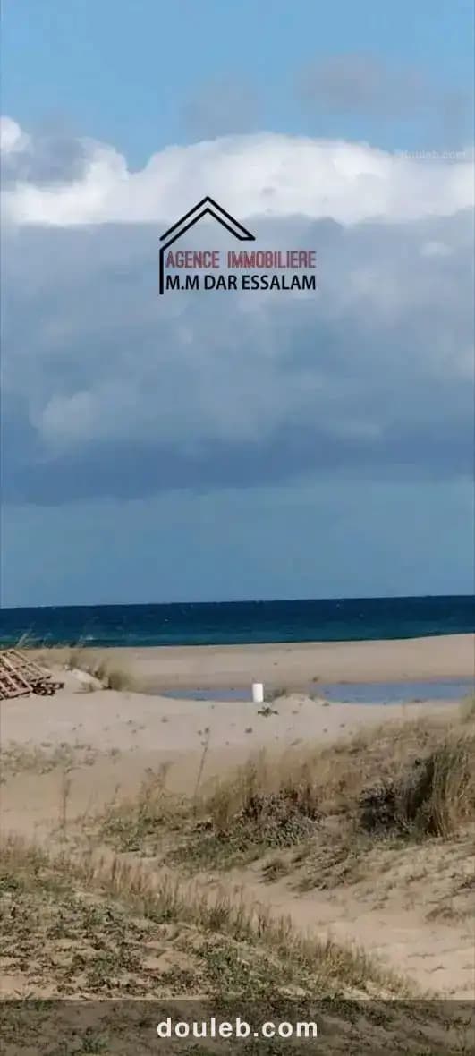 Lot de terrain deux ème position de mer à Tunis