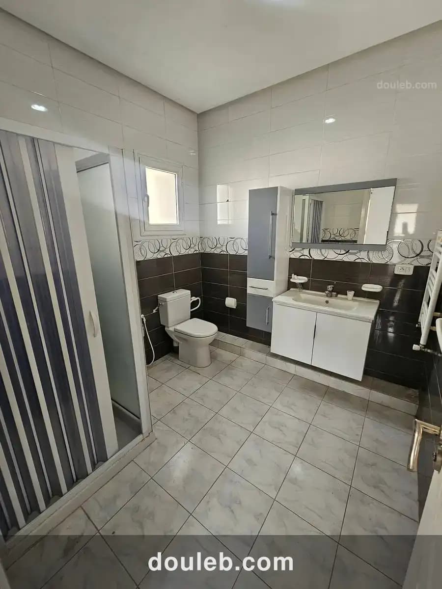 Etage de villa s4 1800d jardin del menzah 2 - Miniature 3