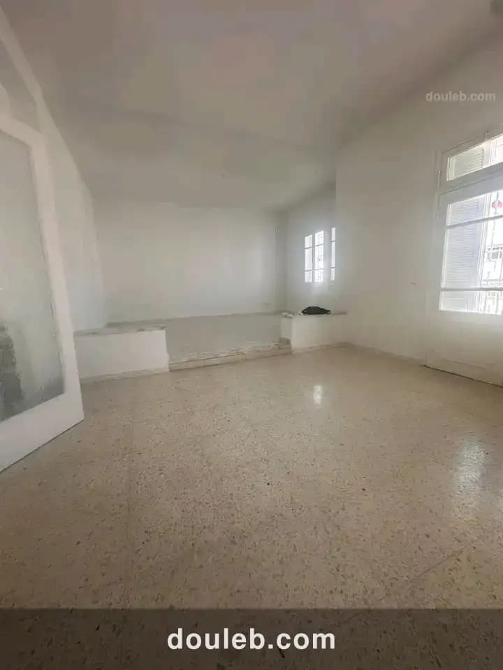 Étage d'une villa s 3 menzah 7 - Miniature 2