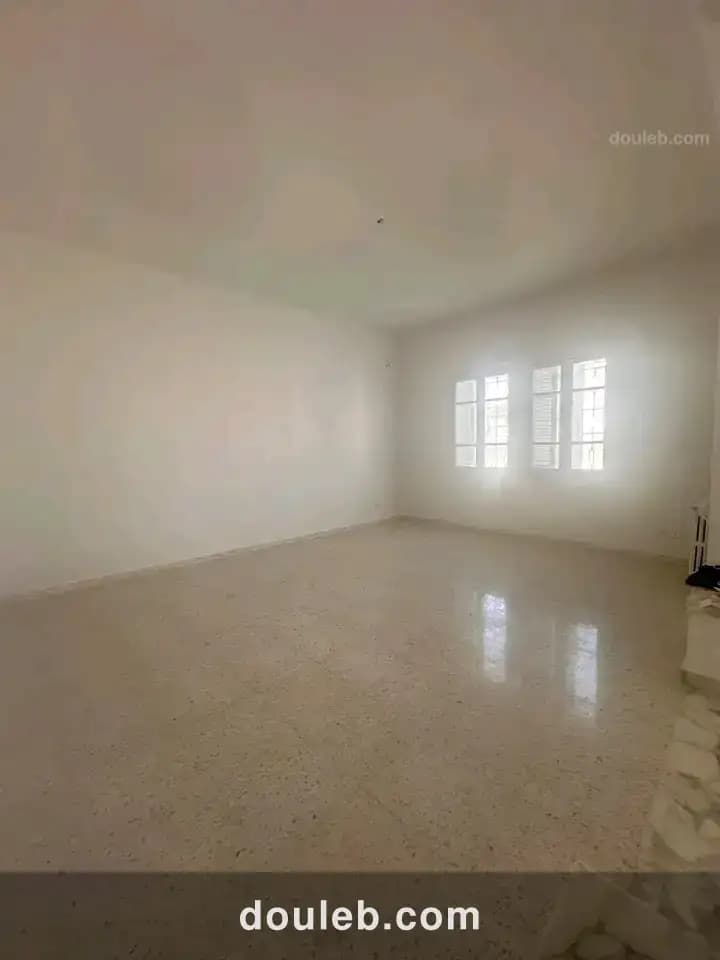 Étage d'une villa s 3 menzah 7 - Miniature 4