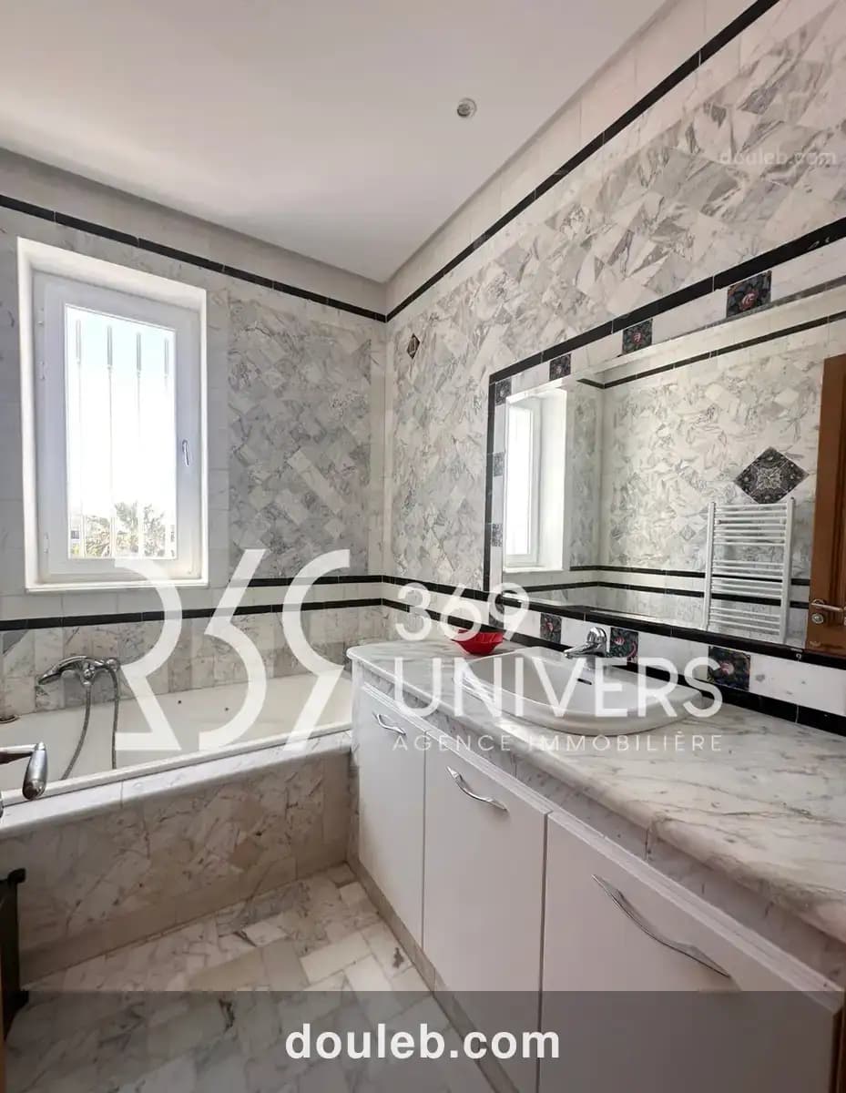 Etage meublé avec terrasse à la marsa - Miniature 5