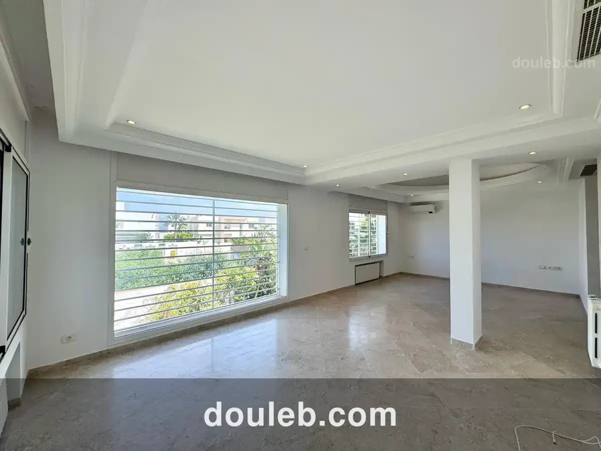 Villa élégante avec piscine à gammarth - Miniature 3