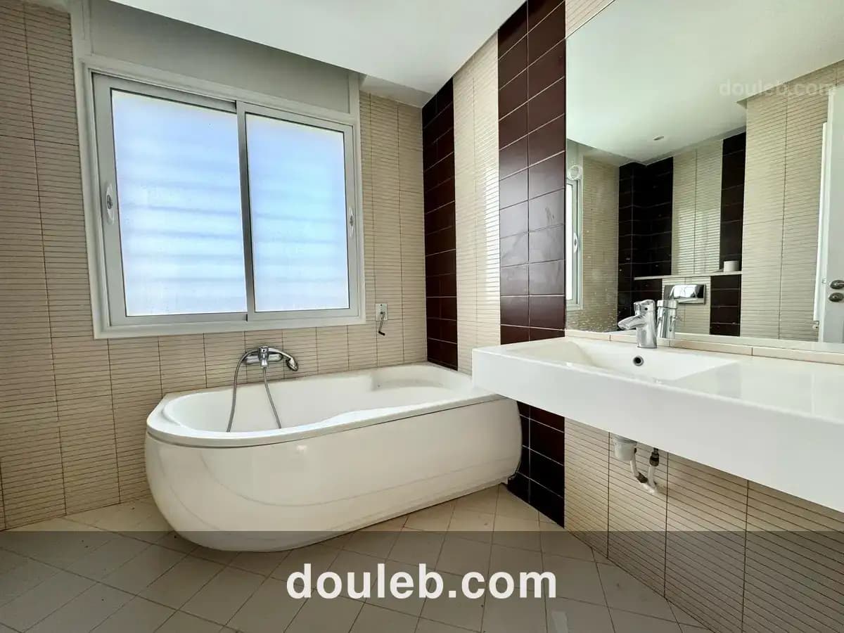 Villa élégante avec piscine à gammarth - Miniature 4