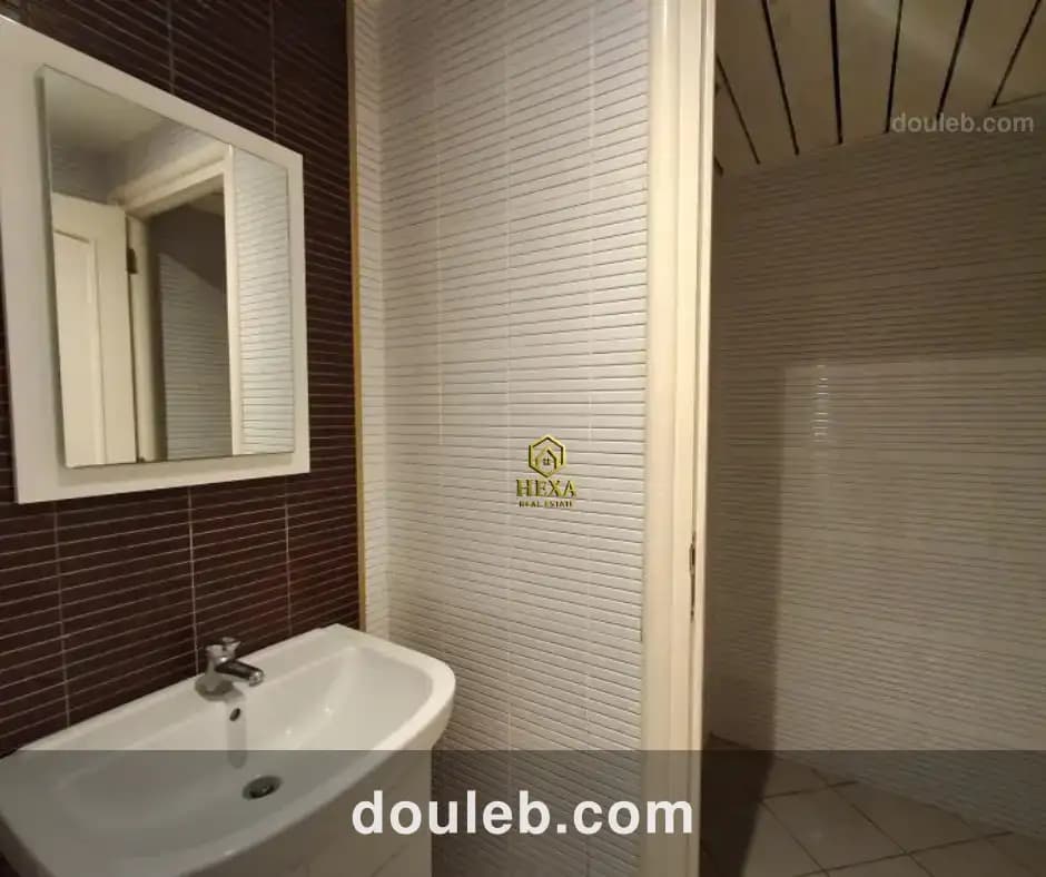 Hall 2 au lac 1 avec balcon - Miniature 3