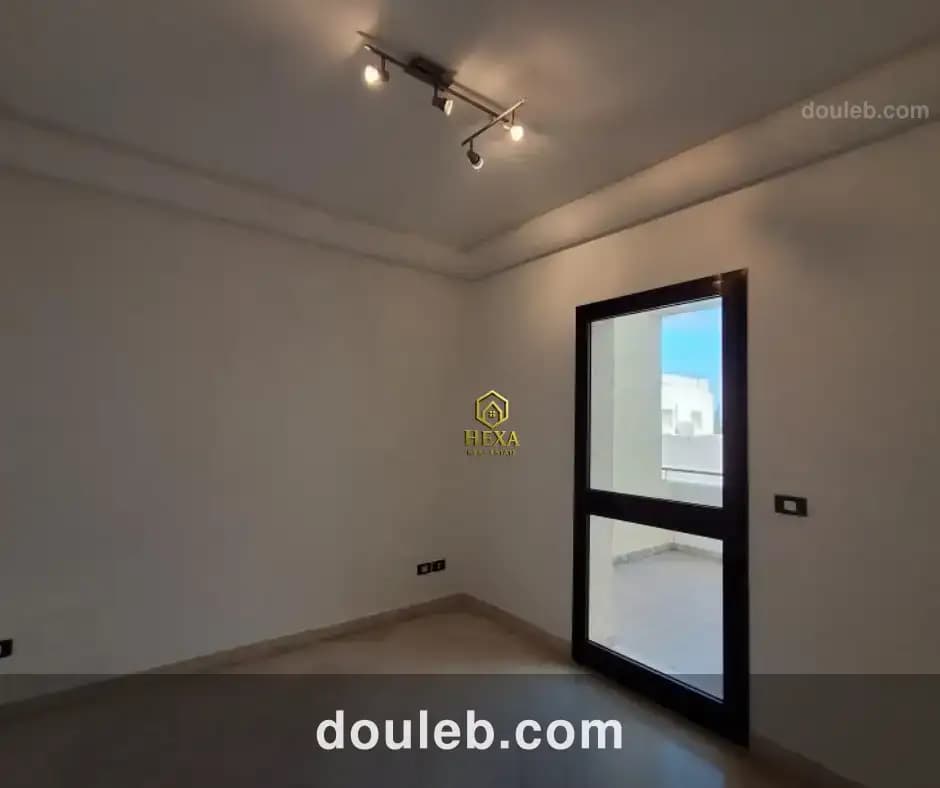 Hall 2 au lac 1 avec balcon - Miniature 4