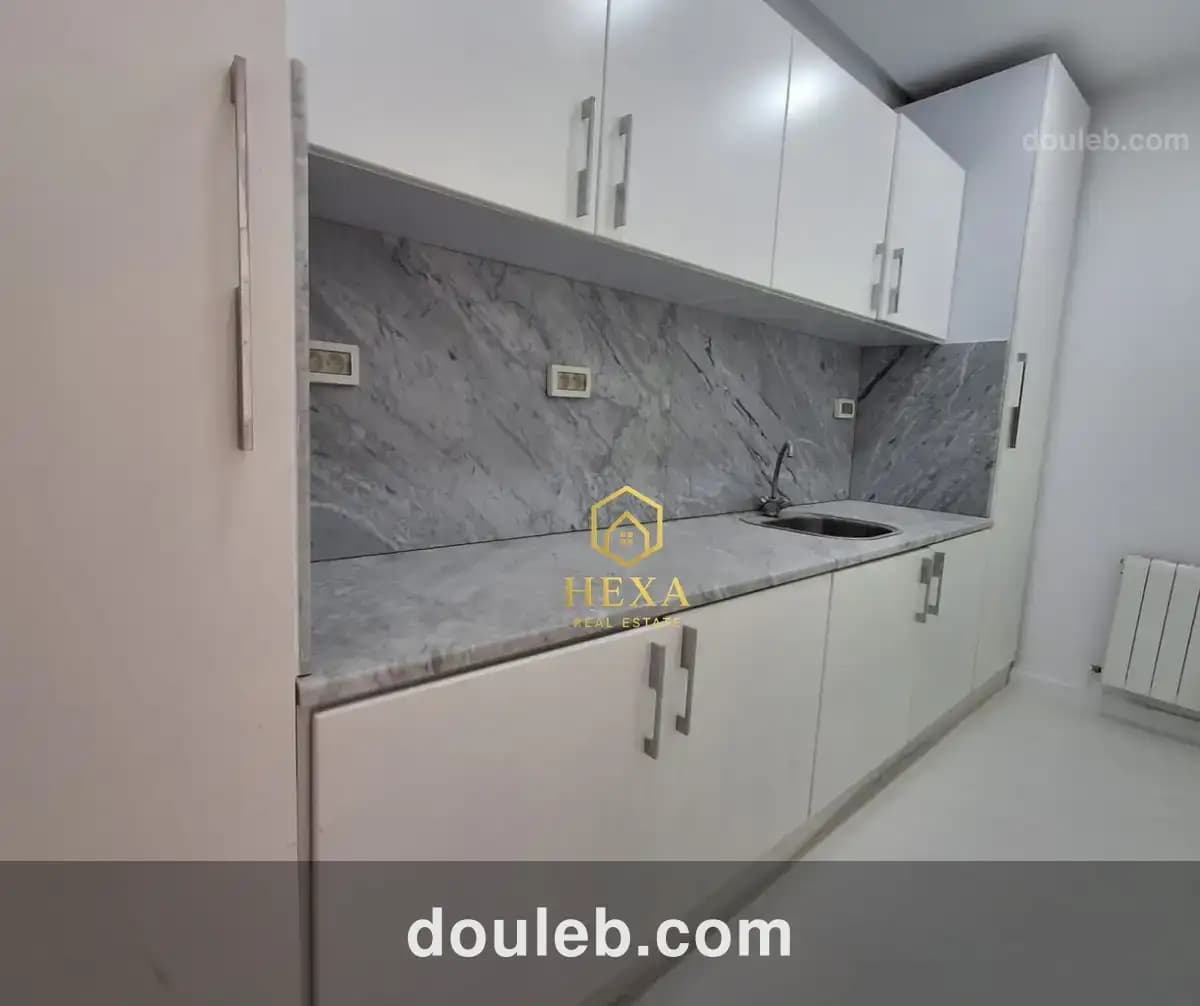 Bureau à la marsa - Miniature 4