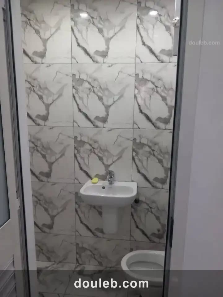 Joli studio meublée bien équipée - Miniature 2