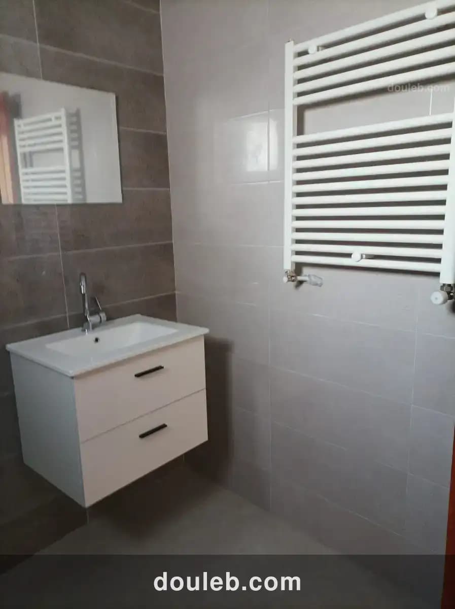 Beau et spacieux appartement haut standing neuf - Miniature 4