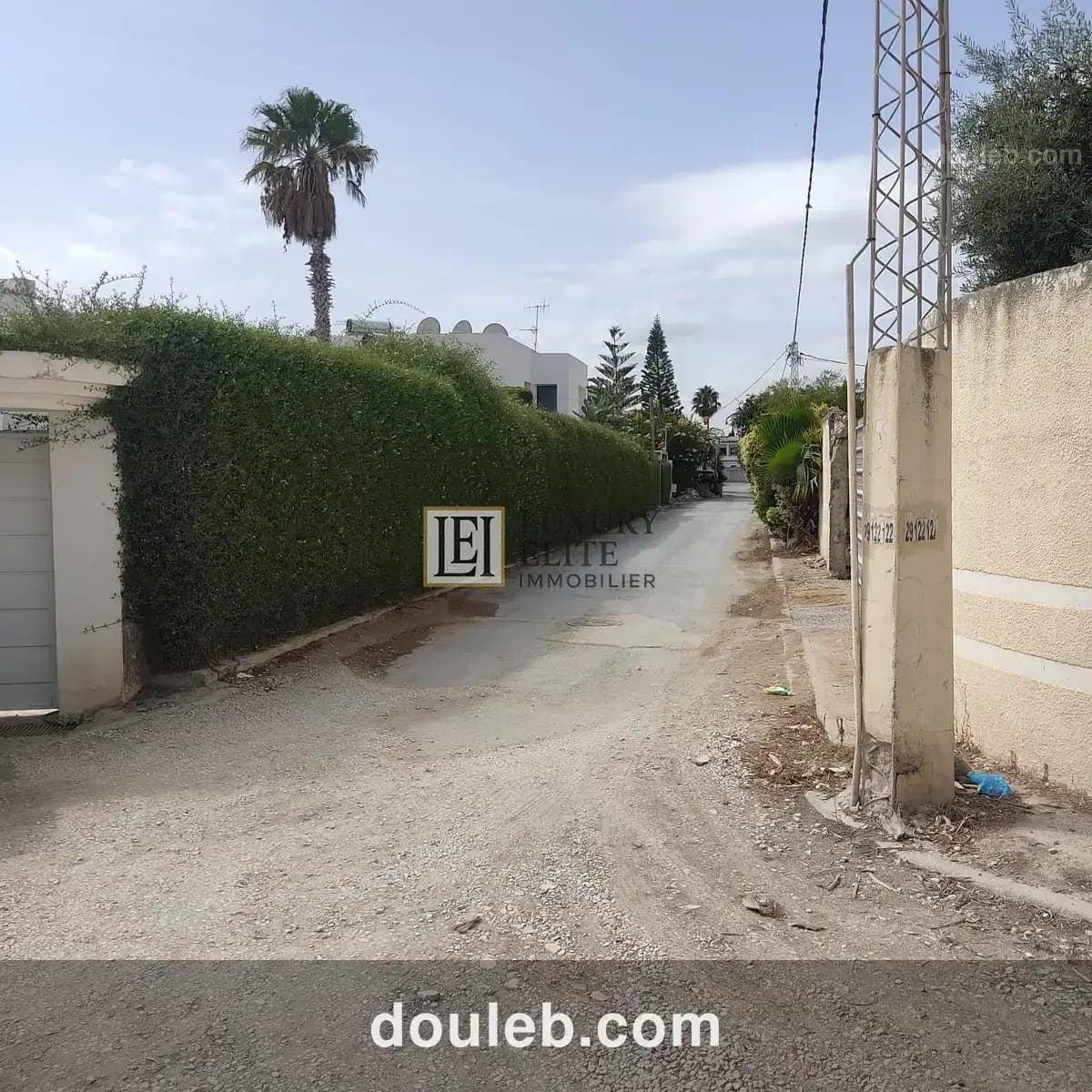 Terrain de 1389 m2 à chotrana la soukra - Photo 1