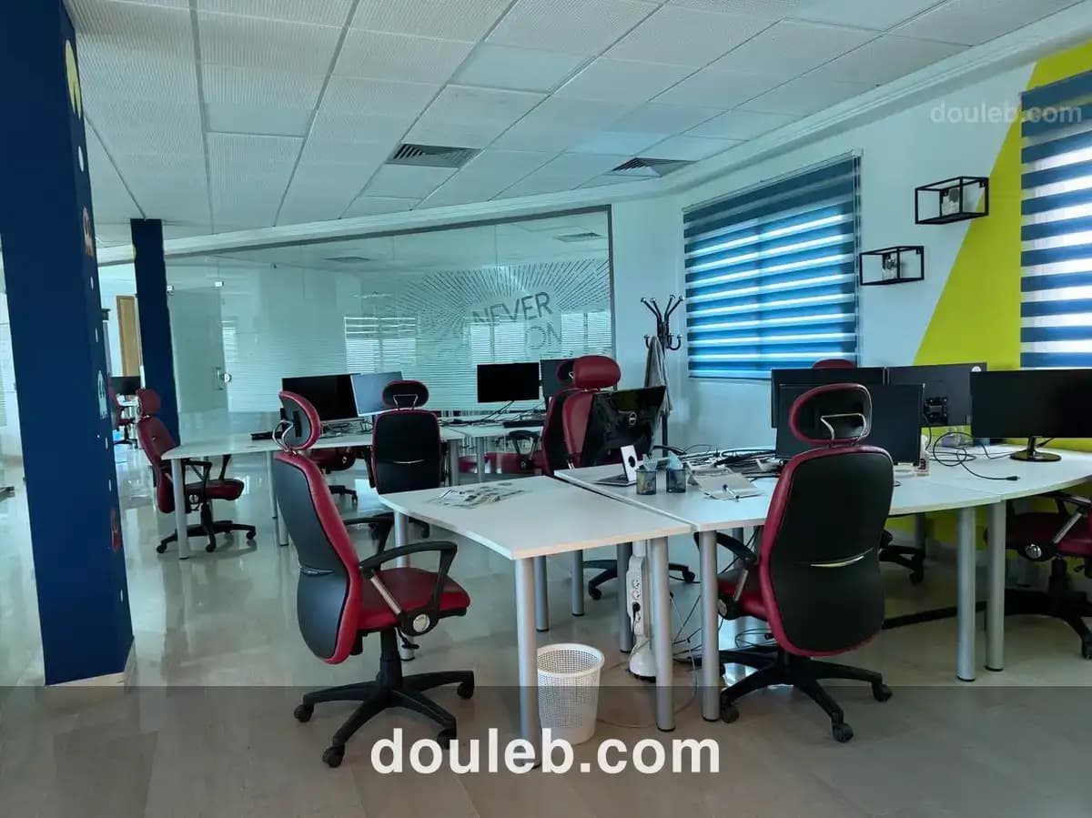 Très joli bureau 258 m2 au lac avec vu aéroport - Miniature 2