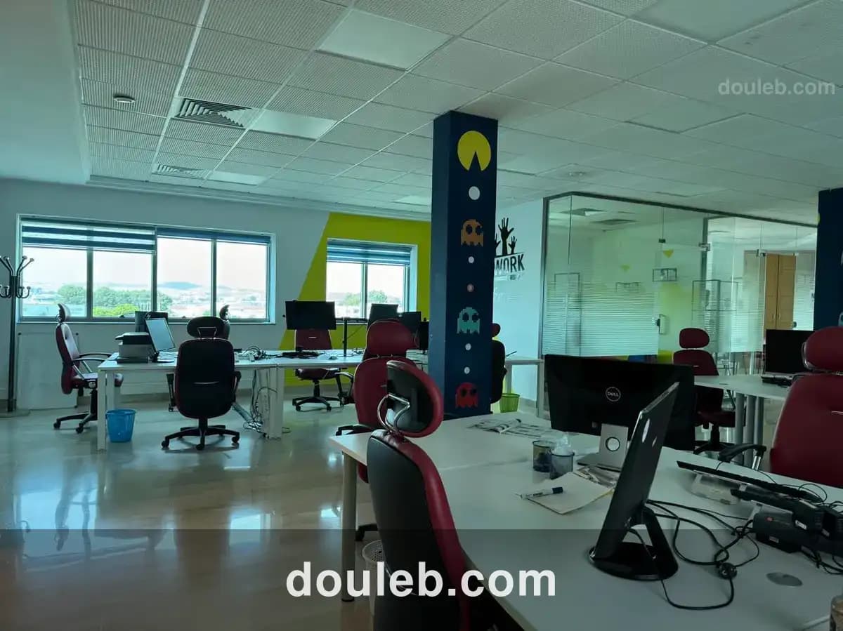 Très joli bureau 258 m2 au lac avec vu aéroport - Miniature 3