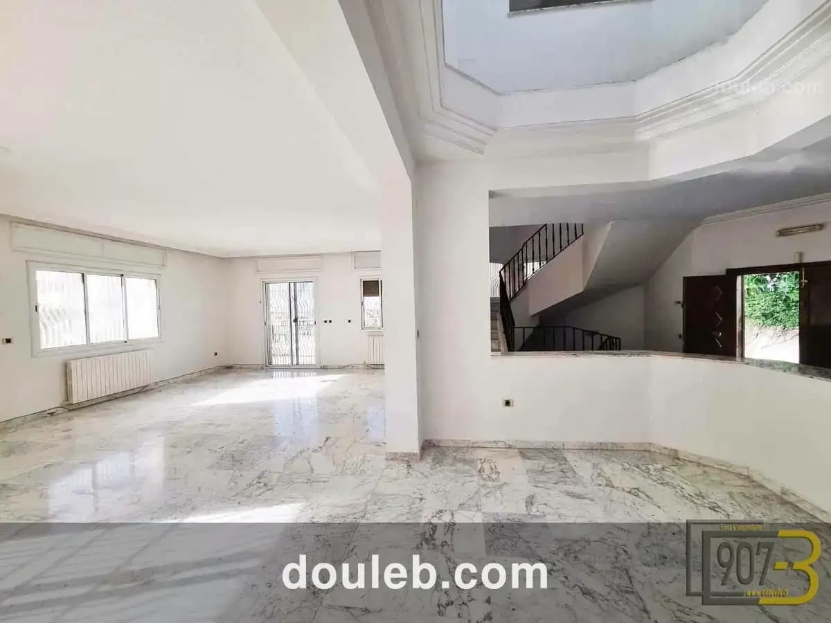 Une villa sur deux niveaux à ennasr - Miniature 2