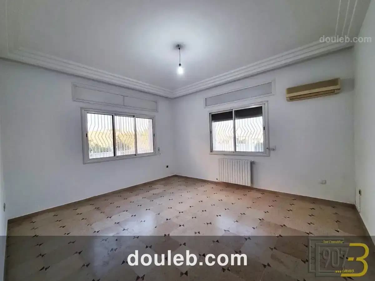 Une villa sur deux niveaux à ennasr - Miniature 5