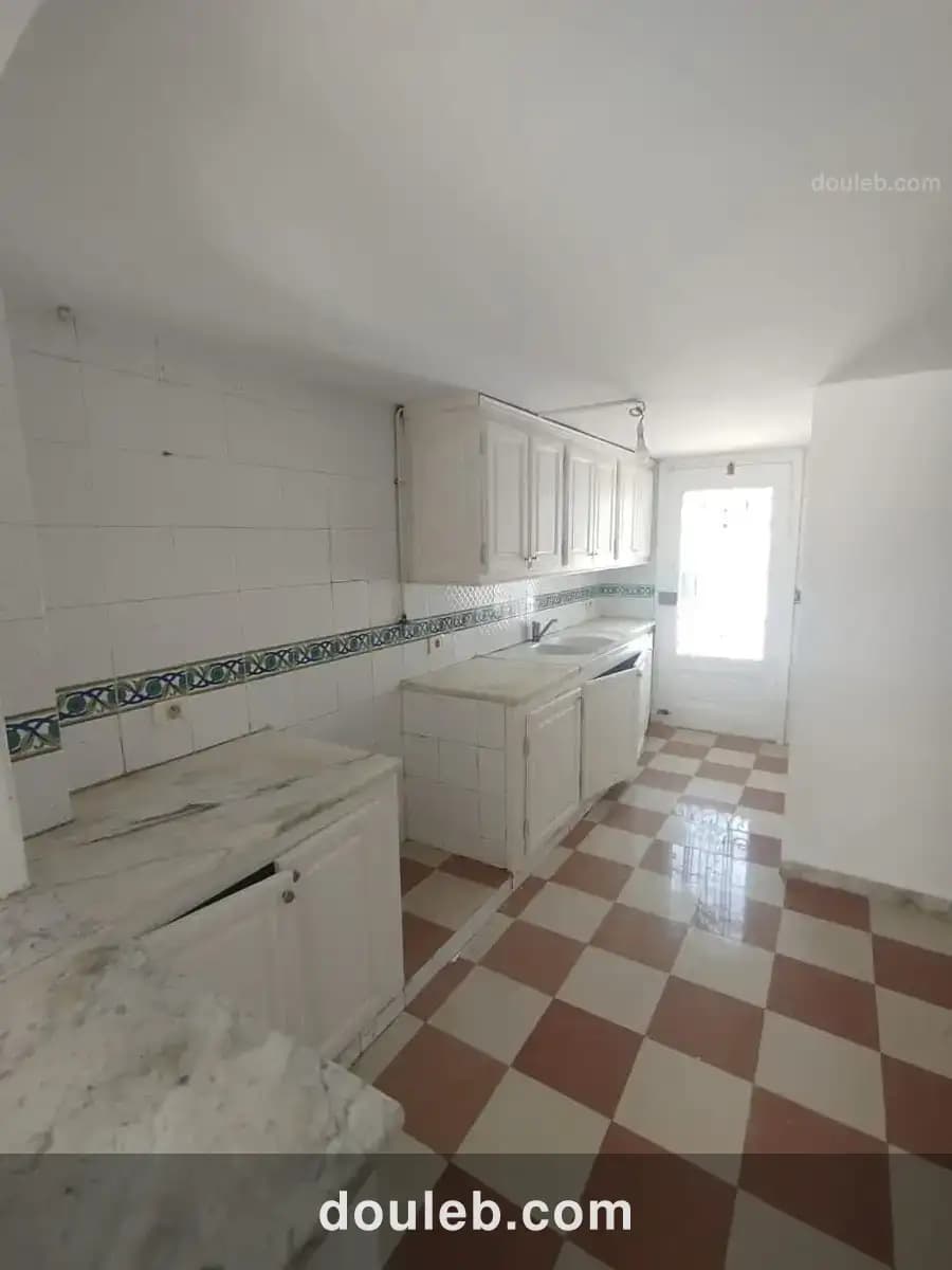 Joli appartement s1 non meublée - Miniature 4