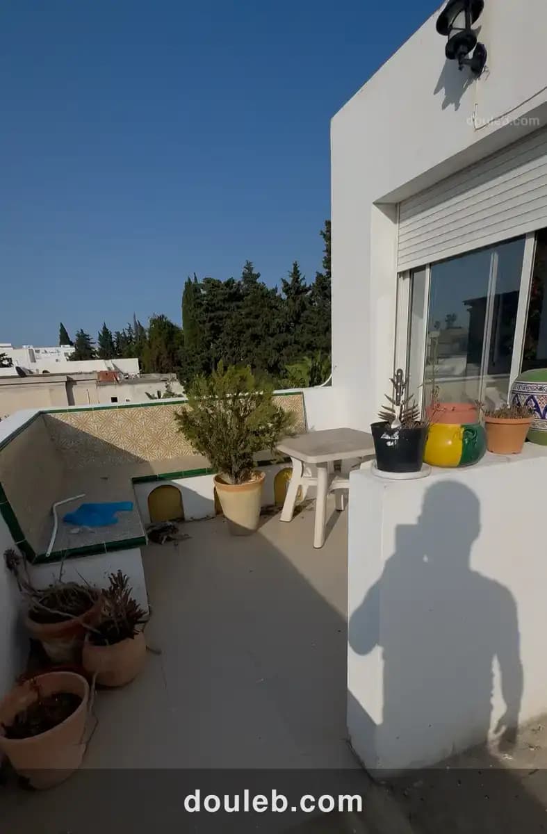 Très joli étage de villa au centre de la marsa - Miniature 5