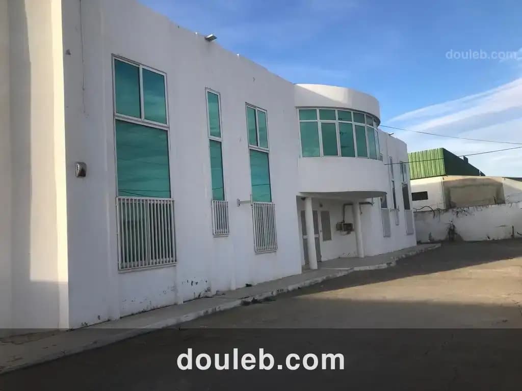 Une usine sur 3 niveaux - Photo 1