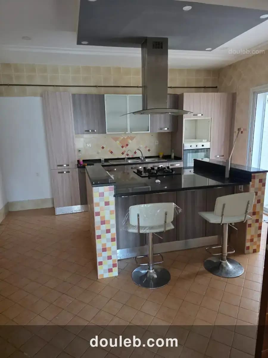 Villa avec piscine a la soukra - Miniature 3