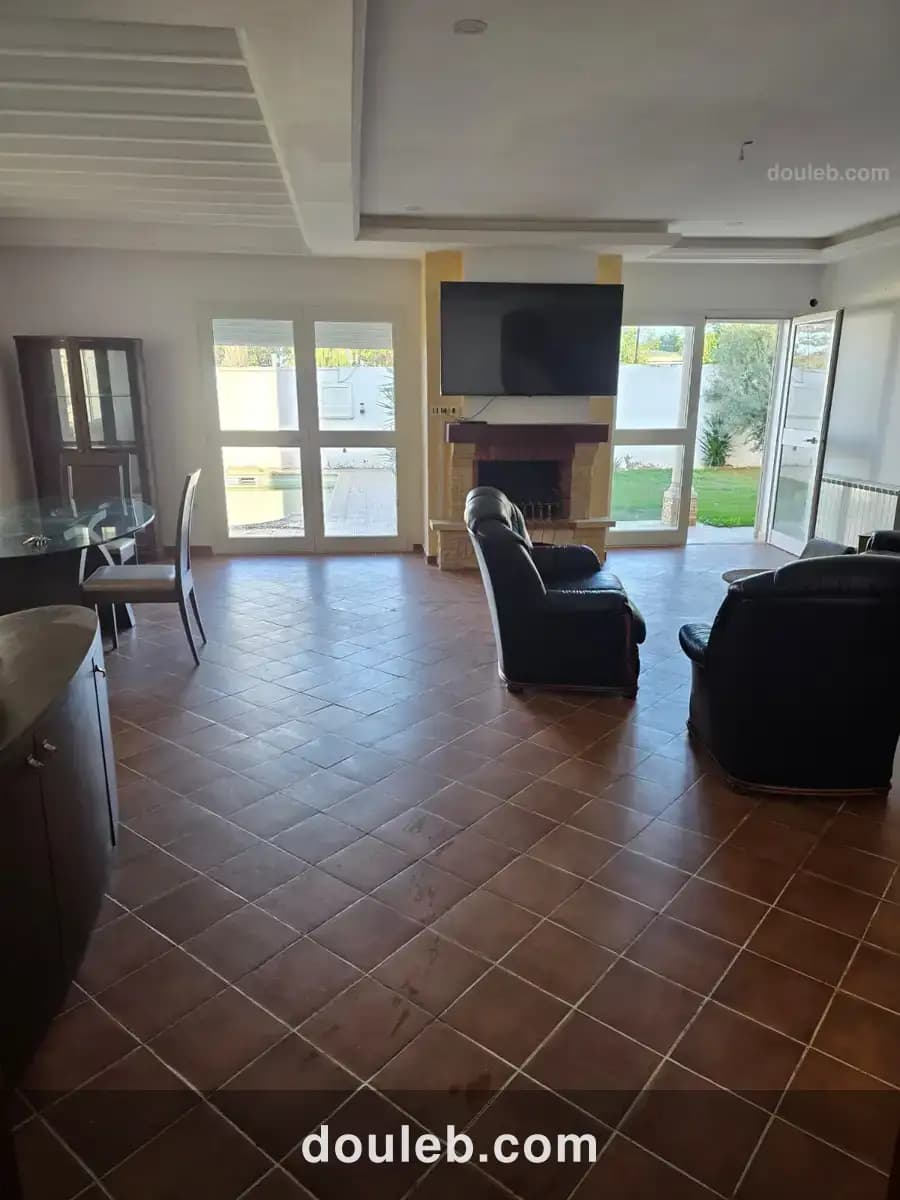 Villa avec piscine a la soukra - Miniature 5