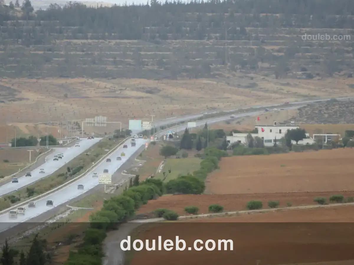 29 hectares à côté de l'autoroute - Miniature 4