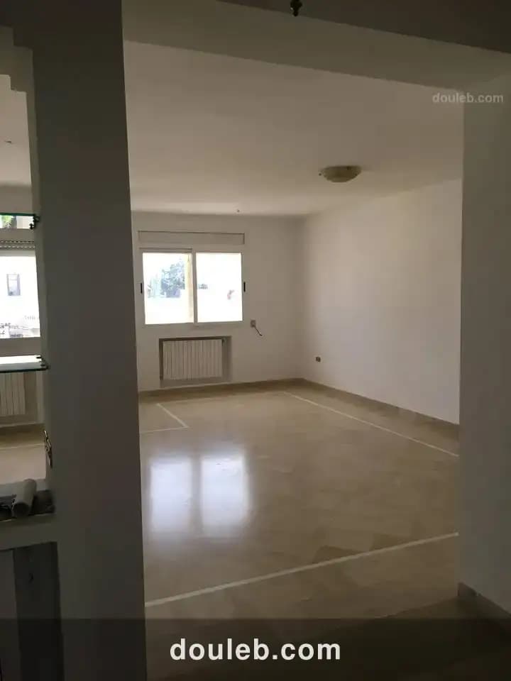 Appartement de quatre pièces - Miniature 2