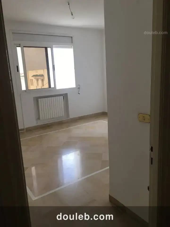 Appartement de quatre pièces - Miniature 3