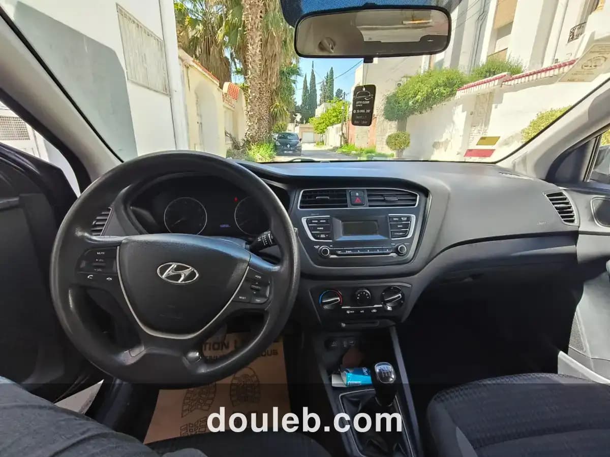 Hyundai i20 premiére main - Miniature 3