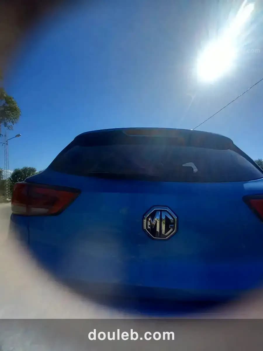 Tres propre voiture mg - Miniature 2