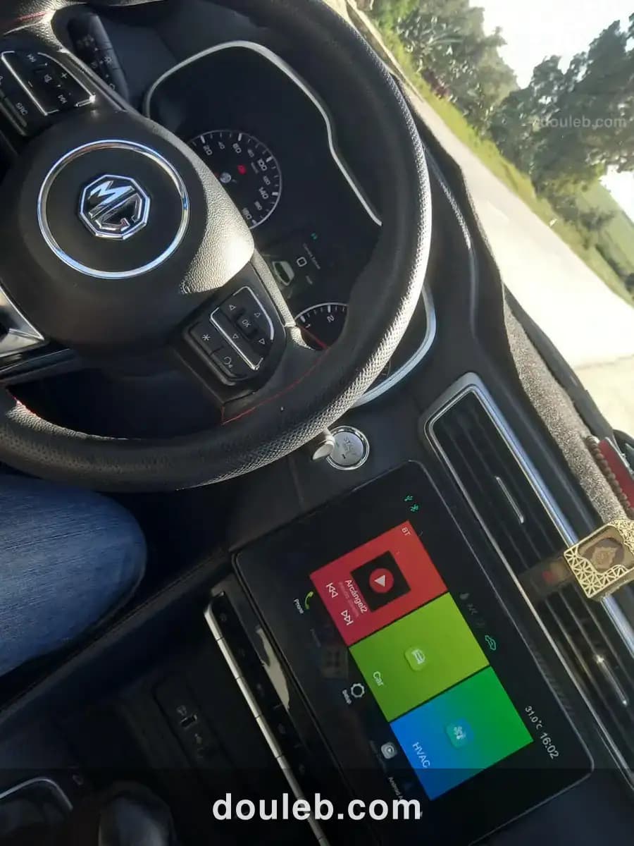 Tres propre voiture mg - Miniature 3