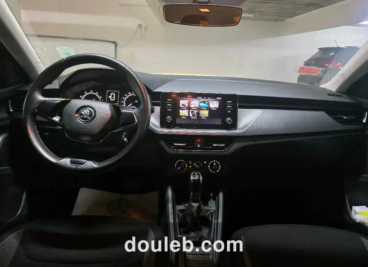 Skoda scala tsi essence - Miniature 3