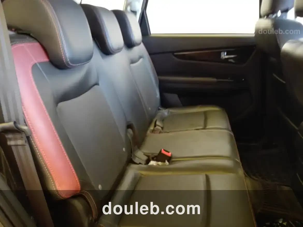 Voiture 7 places presque neuve - Miniature 2