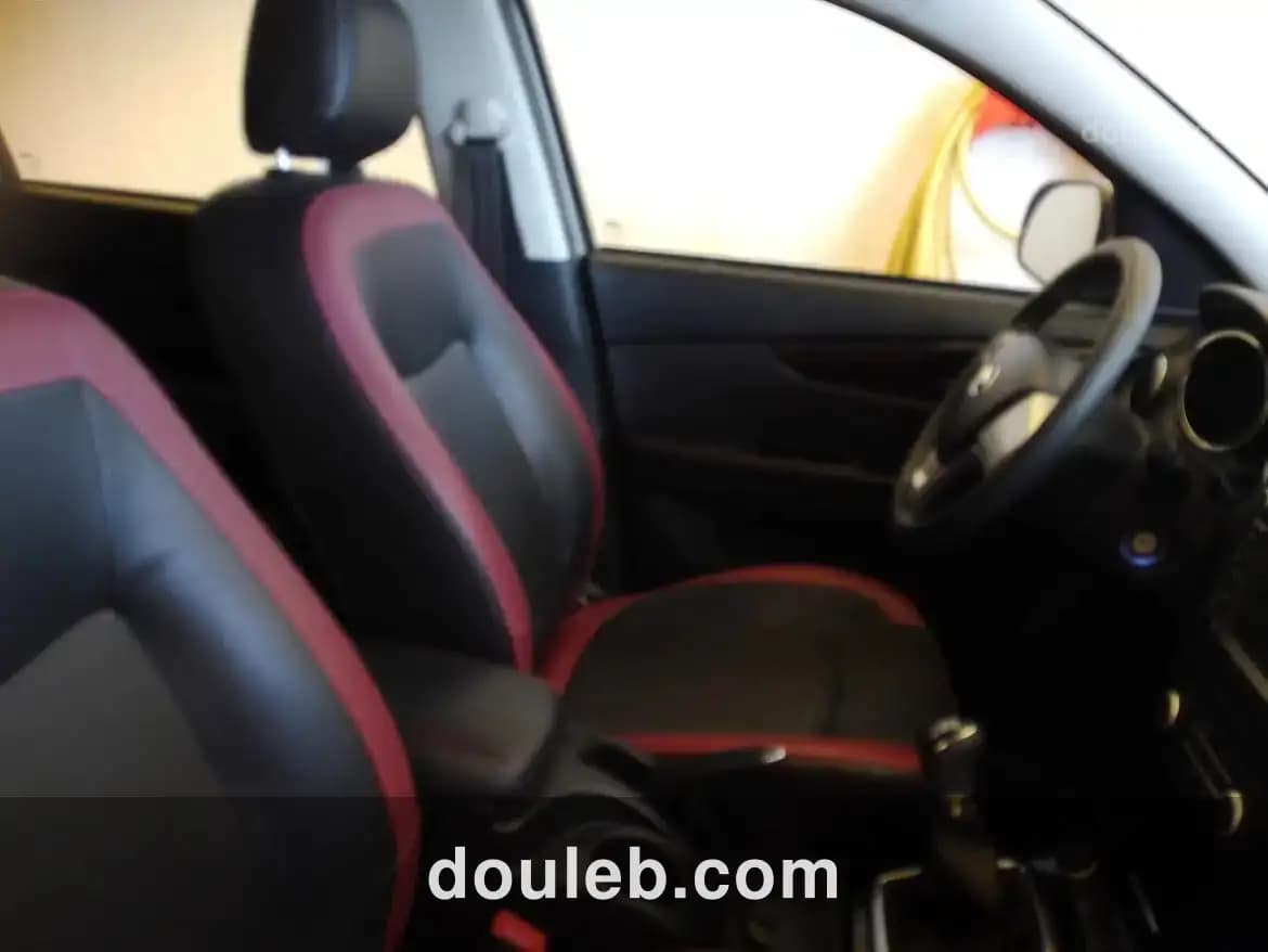 Voiture 7 places presque neuve - Miniature 5