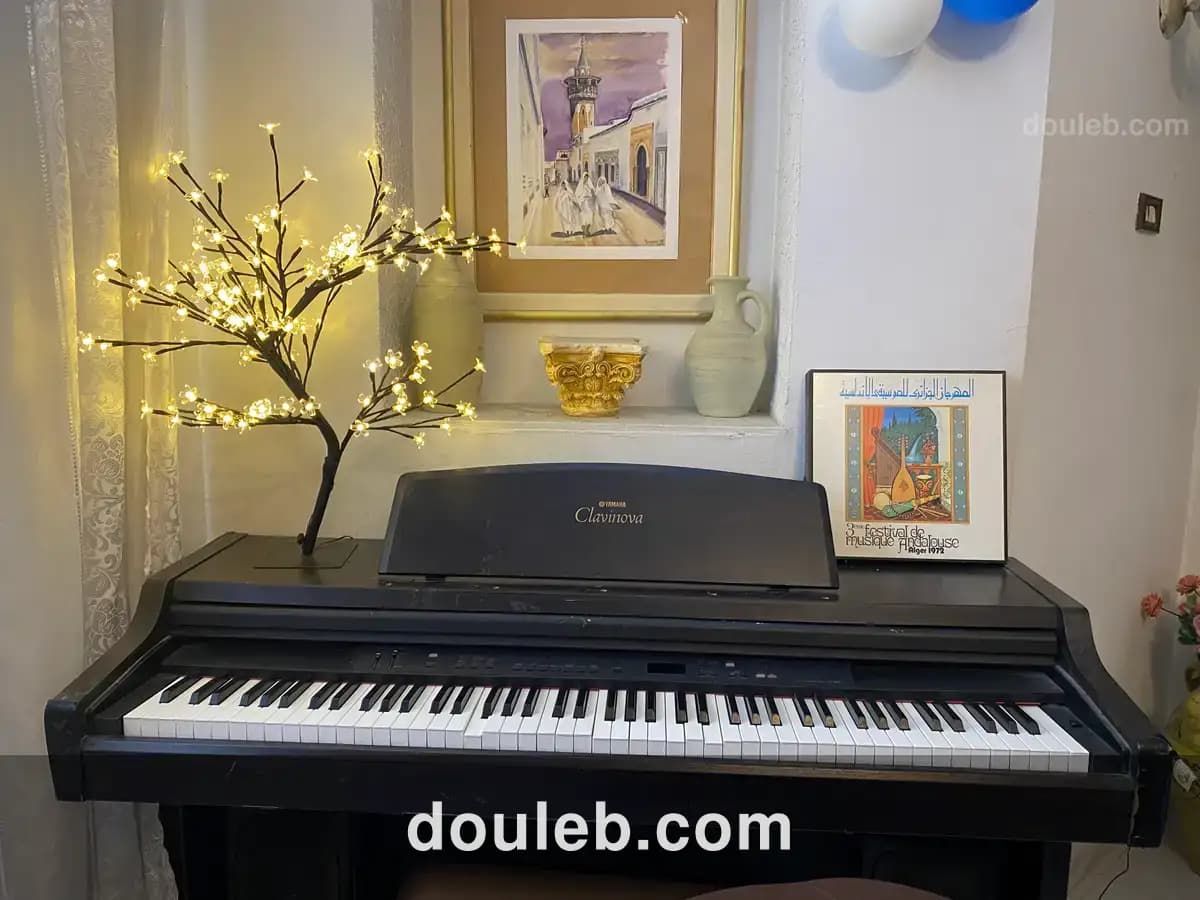 Ancien piano électrique yamaha clavinova clp 840 à Tunis