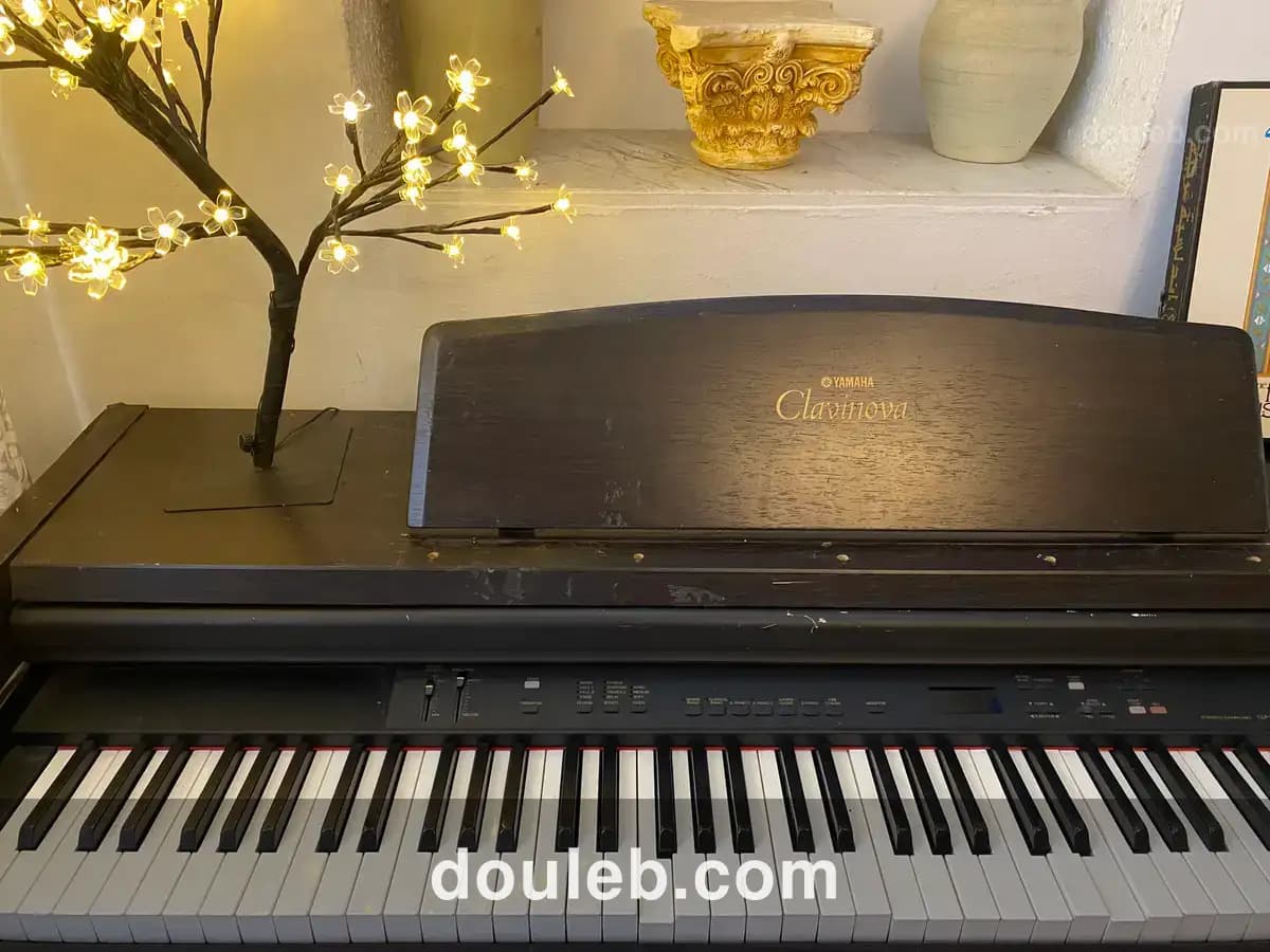 Ancien piano électrique yamaha clavinova clp 840 - Miniature 2