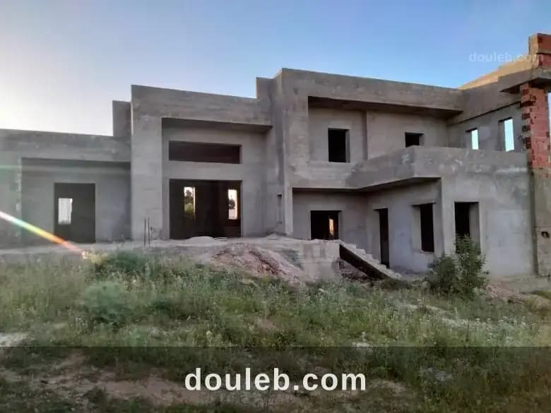 Sanheja une villa à moitié construite - Photo 1