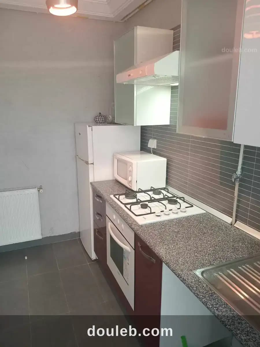 S1 meublé hs avec terrasse spacieuse à ennasr 2 - Miniature 3