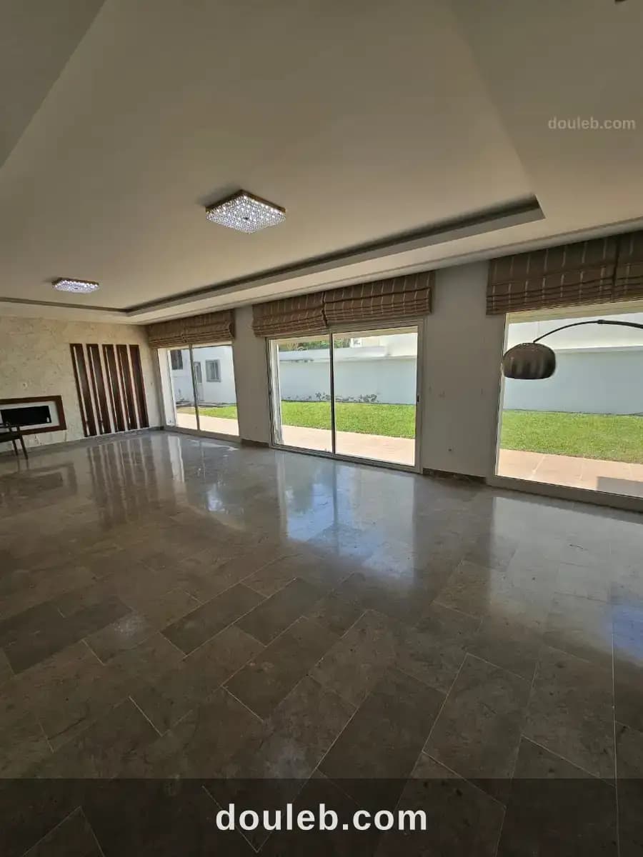 Une belle villa très spacieuse la nv soukra - Miniature 2