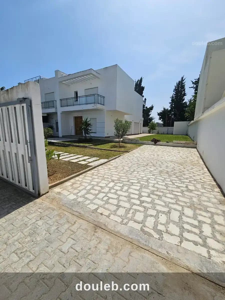 Une belle villa très spacieuse la nv soukra - Miniature 4