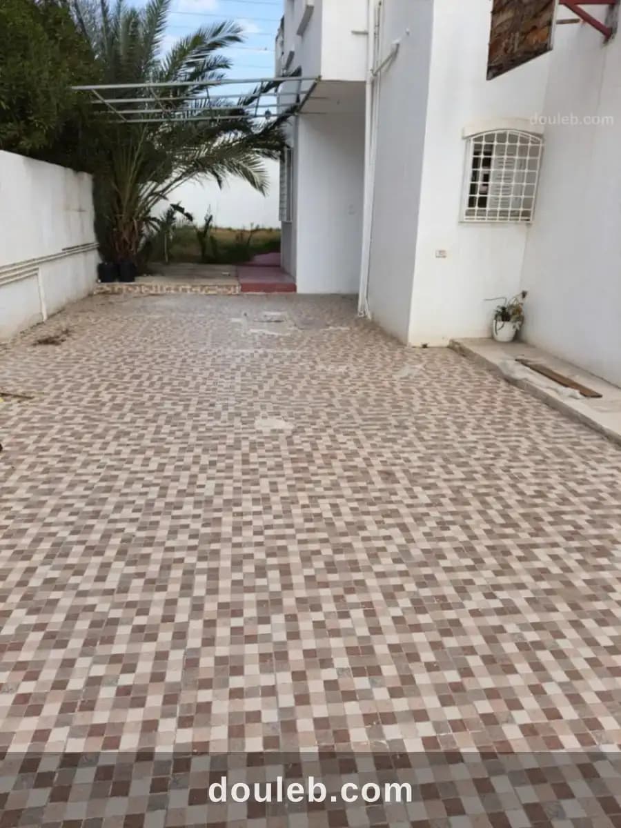 Villa s4 spacieuse emplacement prime menzah 9 - Photo 1