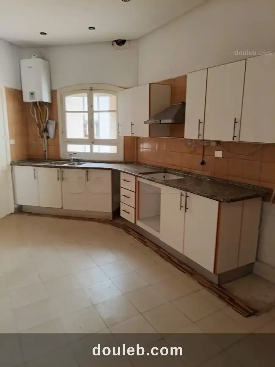 Villa s4 spacieuse emplacement prime menzah 9 - Miniature 3