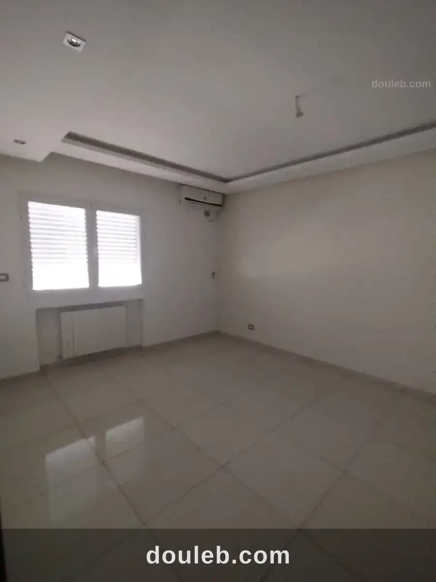Un spacieux et lumineux duplex s2 à ennasr - Miniature 4