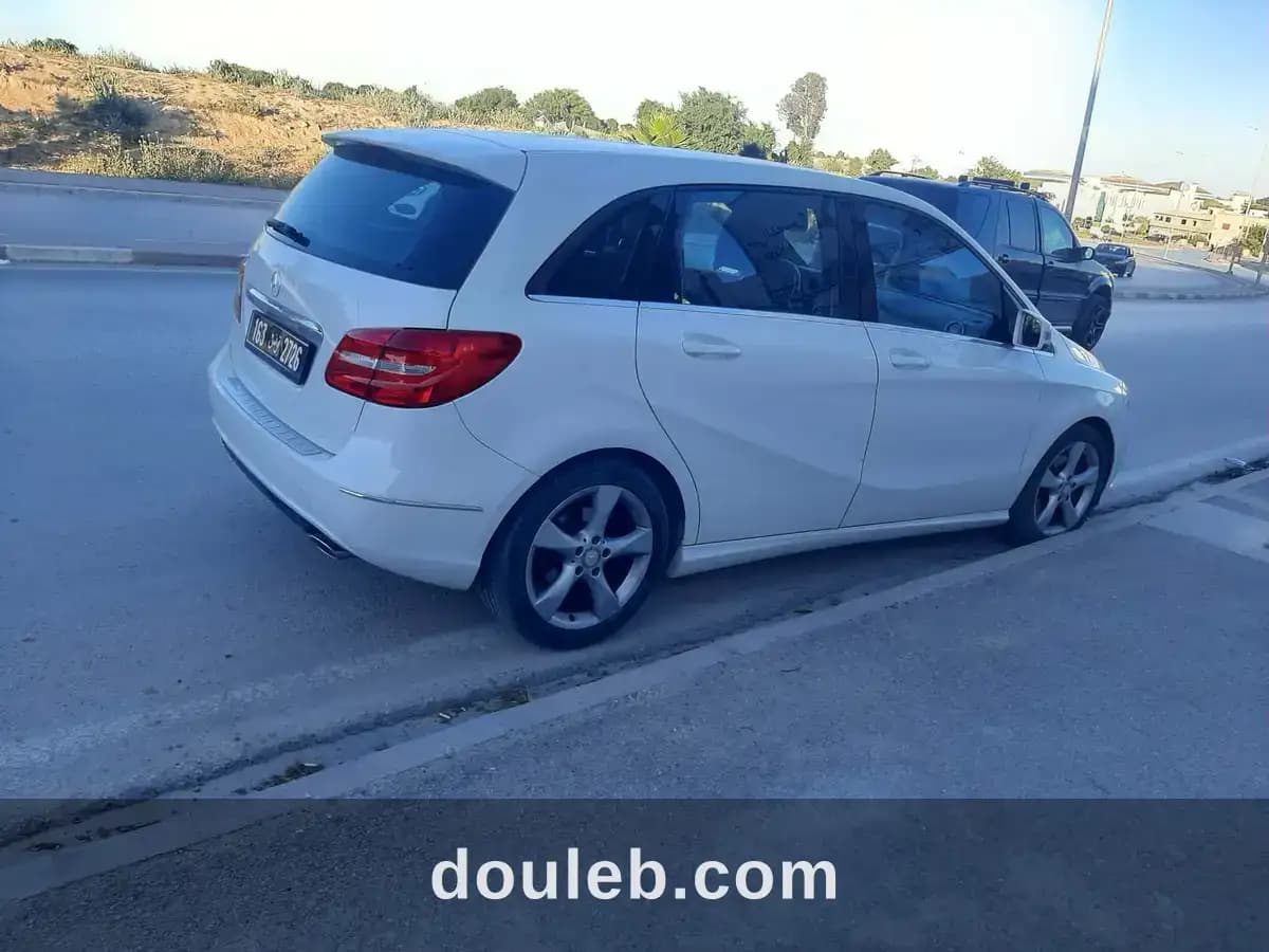 Mercedes très peu utilisée - Photo 1