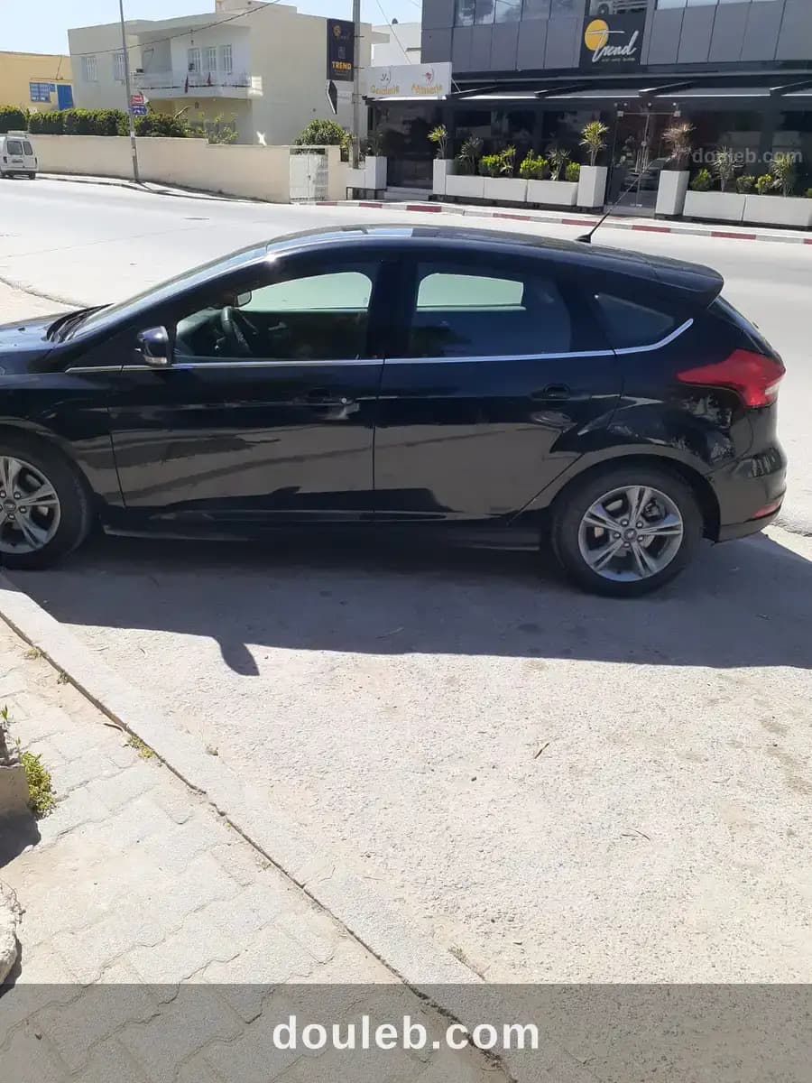 Ford focus 2017 en très bon état - Photo 1