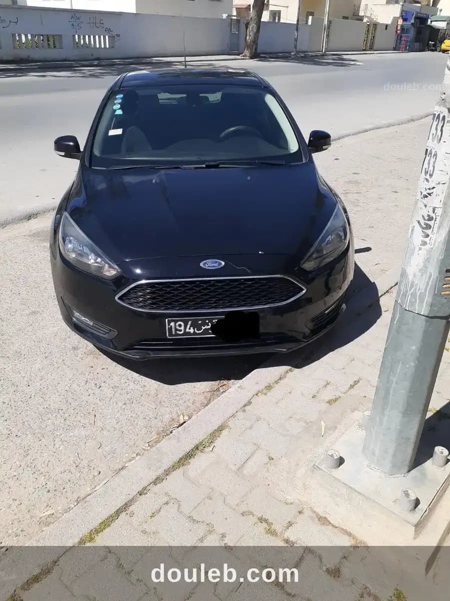 Ford focus 2017 en très bon état - Miniature 3